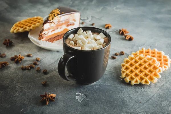 Bevanda Cioccolato Con Marshmallow Torta Cioccolato Waffle — Foto Stock