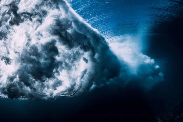 Wave Onder Water Met Luchtbellen Zonlicht Oceaan Onderwater — Stockfoto