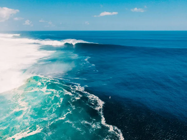 Εναέρια Άποψη Μεγάλο Μπλε Κύμα Για Σερφ Μεγάλα Κύματα Στον — Φωτογραφία Αρχείου
