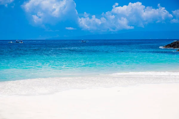 Тропический Пляж Песком Голубым Океаном Мальдивах — стоковое фото