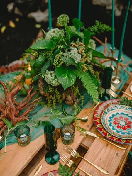 Table Mariage Élégante Avec Des Bougies Des Plats Des Fleurs — Photo