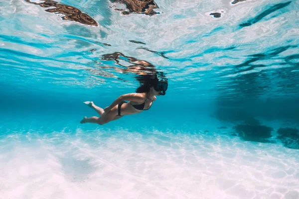 Young Woman Swimming Underwater Tropical Blue Ocean White Sand — Stock Photo, Image