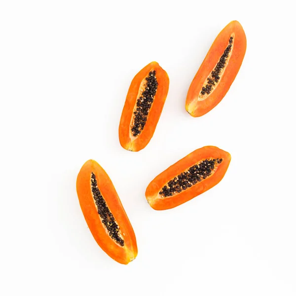 Ízletes Papaya Szeletek Fehér Háttéren Lapos Feküdt Felülnézet — Stock Fotó