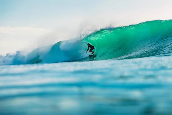 Abril 2019 Bali Indonésia Passeio Surfista Onda Barril Surfe Profissional — Fotografia de Stock