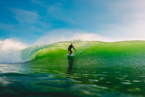 Abril 2019 Bali Indonesia Surfista Paseo Onda Barril Surf Profesional — Foto de Stock