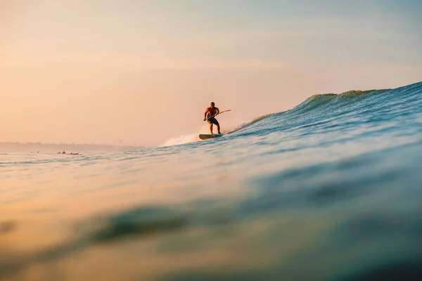 April 2019 Bali Indonesia Stand Paddle Surfer Ride Ocean Wave — Stock Photo, Image