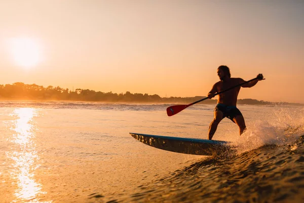 April 2019 Bali Indonesië Stand Paddle Surfer Ride Ocean Wave — Stockfoto