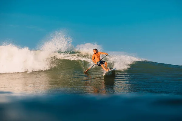 Abril 2019 Bali Indonesia Stand Paddle Surfista Paseo Ola Oceánica — Foto de Stock