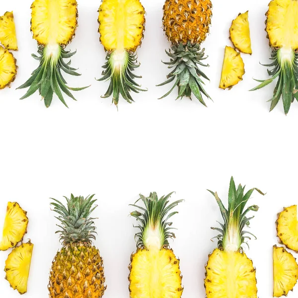 Ananas Affettato Isolato Fondo Bianco Posa Piatta Vista Dall Alto — Foto Stock