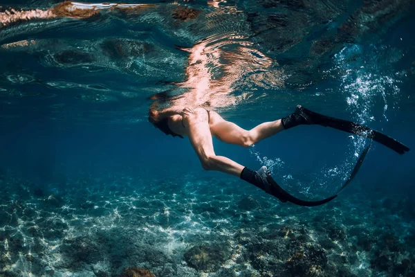 Young Woman Freediver Glides Fins Ocean — 스톡 사진