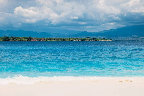 Тропический Пляж Голубой Океан Райском Острове — стоковое фото