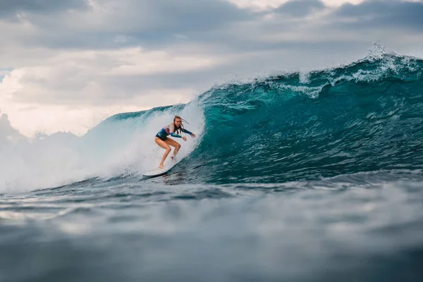Surf Girl Surfboard Surfer Woman Big Blue Wave — Stock Photo, Image