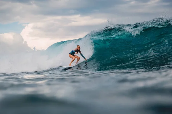 Surf Girl Surfboard Surfer Woman Big Blue Wave — Stock Photo, Image