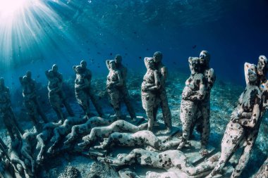 12 Mayıs 2019. Gili Meno, Endonezya. Sualtı heykelleri. Okyanusta sualtı turizmi.