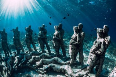 12 Mayıs 2019. Gili Meno, Endonezya. Sualtı heykelleri. Okyanusta sualtı turizmi.