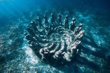 12 Mayıs 2019. Gili Meno, Endonezya. Sualtı heykelleri. Okyanusta sualtı turizmi.