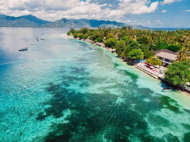 Kristal okyanus, hava manzaralı güzel tropik ada. Gili adaları