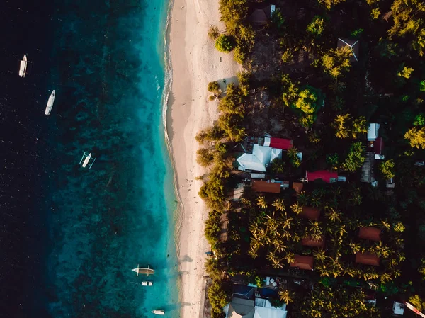 청록색 바다가있는 — 스톡 사진