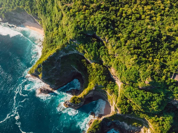 Increíble Acantilado Rocas Océano Azul Con Olas Bali Vista Aérea — Foto de Stock