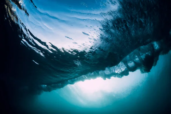 Onda Barril Subaquática Com Bolhas Luz Solar Oceano Subaquático — Fotografia de Stock
