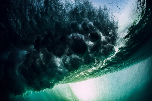 Onda Barril Subaquática Com Bolhas Luz Solar Oceano Subaquático — Fotografia de Stock