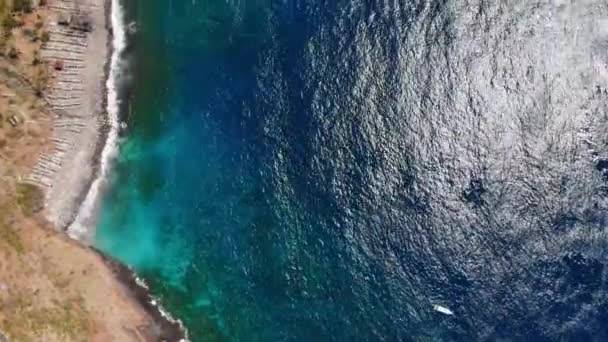 Strand Med Lokala Båtar Och Blått Hav Norra Bali Uppifrån — Stockvideo