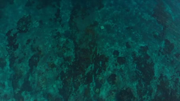 Légi Kilátás Óceán Vizén Tengeri Háttér Trópusi Szigetekről — Stock videók