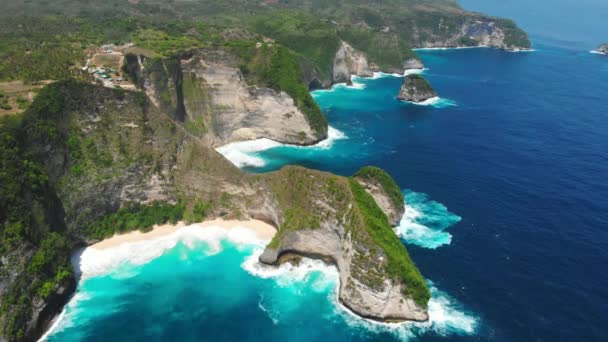 Kelingking Vagy Manta Öbölben Strand Kék Óceán Nusa Penida Légifelvétel — Stock videók