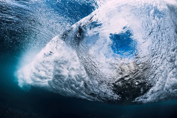 Breaking wave with vortex in underwater. Ocean element in underw — Stock Photo, Image