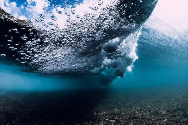 Breaking wave with vortex in underwater. Ocean element in underw — Stock Photo, Image