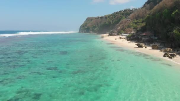 Praia Tropical Com Mar Azul Turquesa Ondas Vista Aérea Vista — Vídeo de Stock