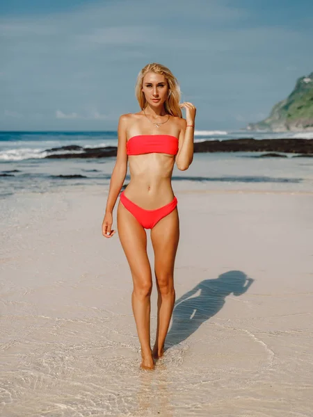 Young sexy woman with slim body in bikini posing at tropical bea — Stock Photo, Image