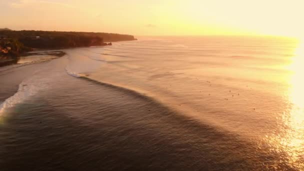 Vista Aerea Dell Oceano Con Onde Perfette Tramonto Caldo Alba — Video Stock