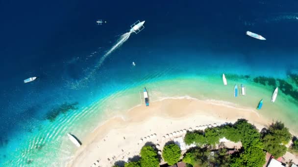 Tropisch Eiland Met Tropisch Strand Kristalheldere Oceaan Luchtfoto Gili Eilanden — Stockvideo