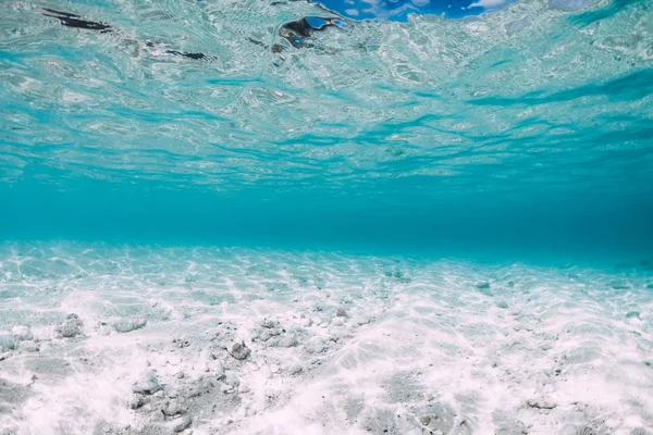 Modrý Oceán Bílým Pískem Dole Pod Vodou Havaji — Stock fotografie