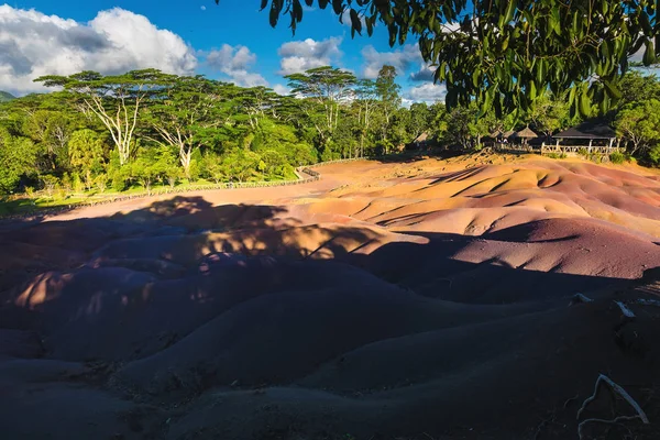 Mauritius Chamarel Parkı 'nda yedi renkli toprak. — Stok fotoğraf