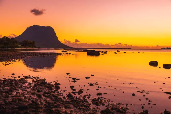 Fishing boats in the sea at sunset time. Le Morn mountain in Mau — Stock Photo, Image