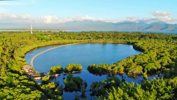 Gili島と湖 ドローンビューの空中ビュー — ストック動画