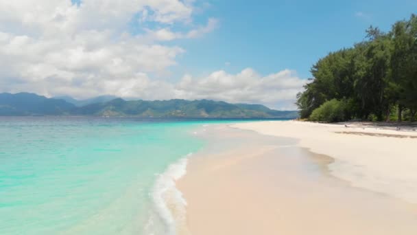 Tropická Pláž Bílým Pískem Modrým Oceánem Letecký Pohled Rajská Turistická — Stock video