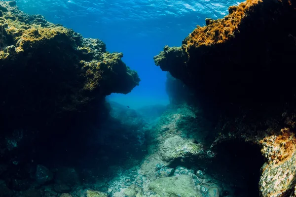 Underwater Scene Rocks Blue Ocean — Stock Photo, Image