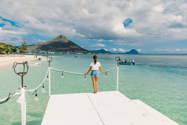 Mujer Joven Playa Tropical Mauricio Vacaciones Tropicales Paraíso — Foto de Stock