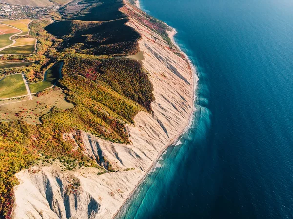 Aerial View Rocky Cliff Coastline Blue Sea Waves — Stock Photo, Image
