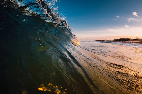 Vague Tonneau Dans Océan Avec Les Tons Lever Soleil Plage — Photo