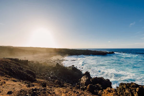 Pláž Párou Oceánskými Vlnami Lanzarote Kanárské Ostrovy — Stock fotografie