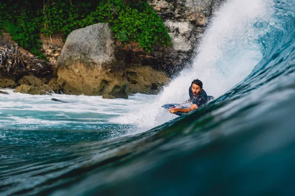 Juli 2020 Bali Indonesië Surfer Rijdt Bodyboard Bij Golf Surfen — Stockfoto