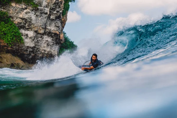 Julho 2020 Bali Indonésia Passeio Surfista Bodyboard Onda Surf Padang — Fotografia de Stock