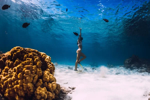 Woman Dive Underwater Yellow Fins Tropical Ocean Freediving Snorkeling Mauritius — Stock Photo, Image