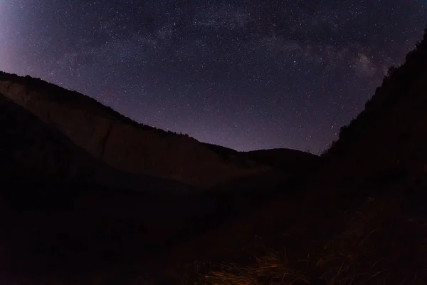 Cielo Estrellado Nocturno Con Vía Láctea Galaxia Cañón Montañas Con —  Fotos de Stock