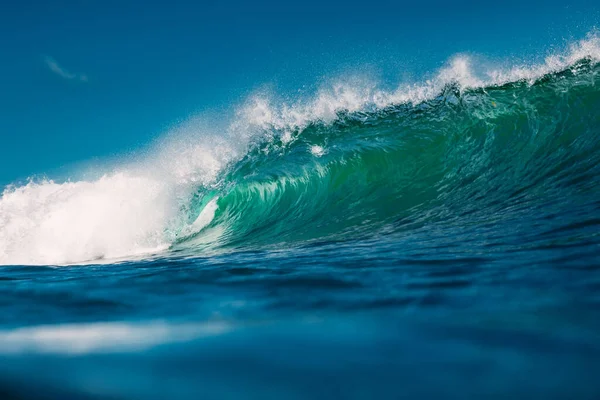 Bater Onda Azul Perfeita Quebrando Onda Barril Poder Oceano — Fotografia de Stock