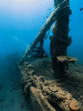 10 Eylül 2020. Anapa, Rusya. Sualtı giysisi ve deniz altı enkazı içinde profesyonel bir nakliyeci..